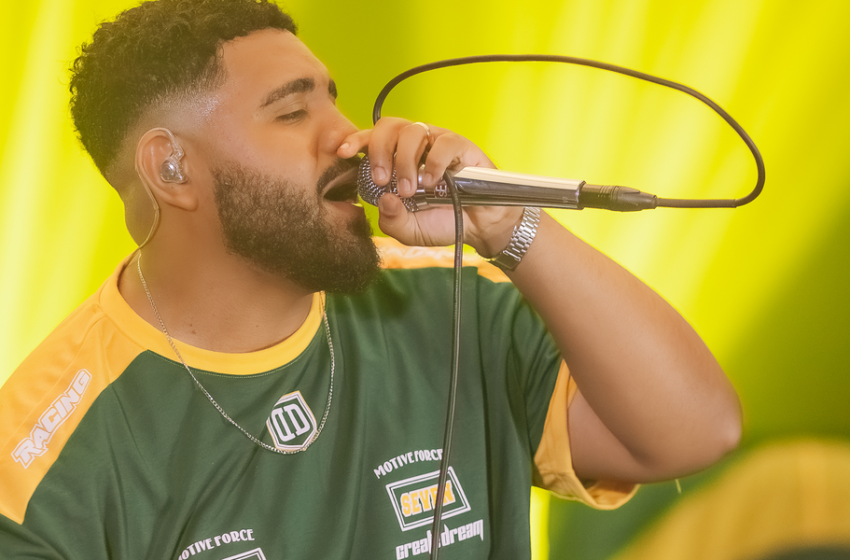  Em clima de Copa do Mundo, Silas Magalhães lança a canção “Bênçãos Reais”